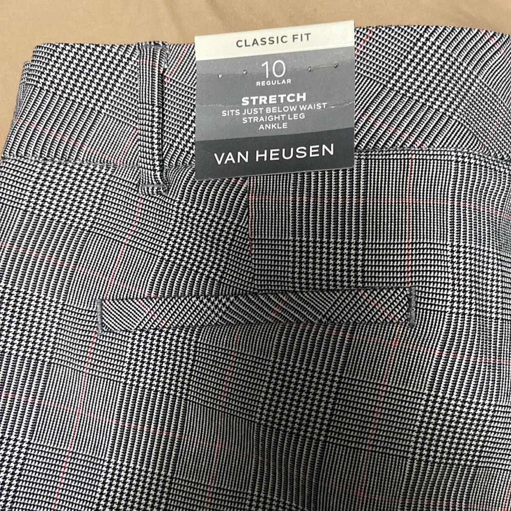 Van Heusen Classic Fit Size 10 stretch pants